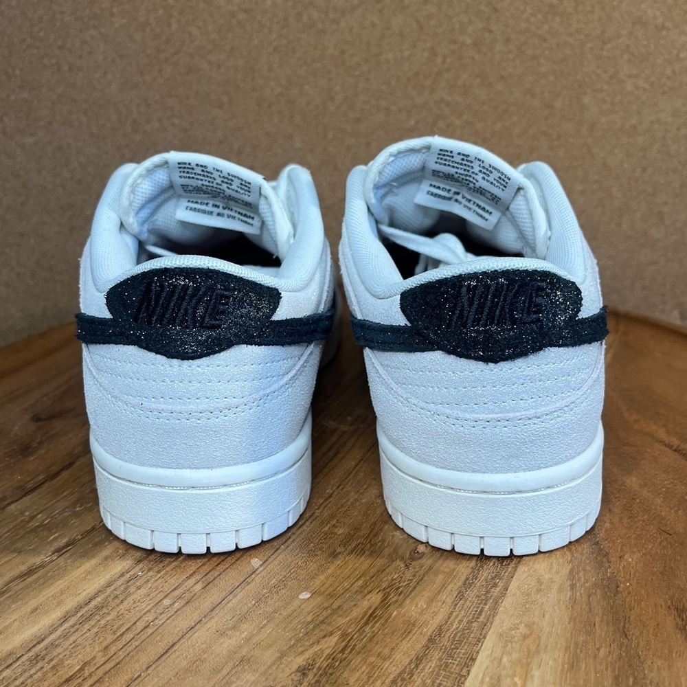 Nike
Dunk SE
Women’s
🌟🪩GLITTER🪩🌟
White/black/team red - Picture 5 of 11